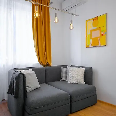 Modern 2bd Flat With Prime Location And Workspace By Flat Mаnager * ソフィア