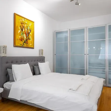 アパート Modern 2bd Flat With Prime Location And Workspace By Flat Mаnager