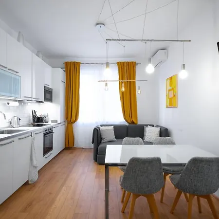 Modern 2bd Flat With Prime Location And Workspace By Flat Mаnager * 索菲亞