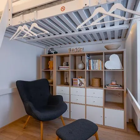 Modern 2bd Flat With Prime Location And Workspace By Flat Mаnager 索菲亞
