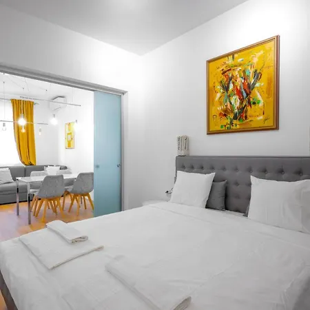 Modern 2bd Flat With Prime Location And Workspace By Flat Mаnager 索菲亞