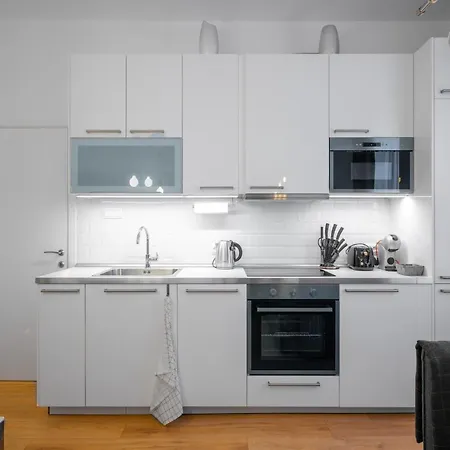 Modern 2bd Flat With Prime Location And Workspace By Flat Mаnager Sofie