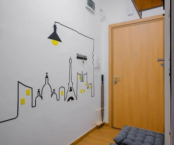 Modern 2bd Flat With Prime Location And Workspace By Flat Mаnager דירה *