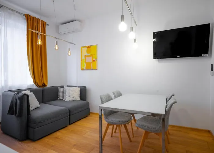 Апартамент Modern 2bd Flat With Prime Location And Workspace By Flat Mаnager